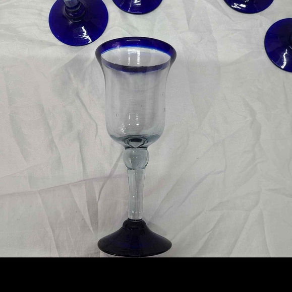 5 Vintage Large Hand Made Blown Mexican Wine Cocktail Glasses Blue Rim & Base. - Picture 14 of 16